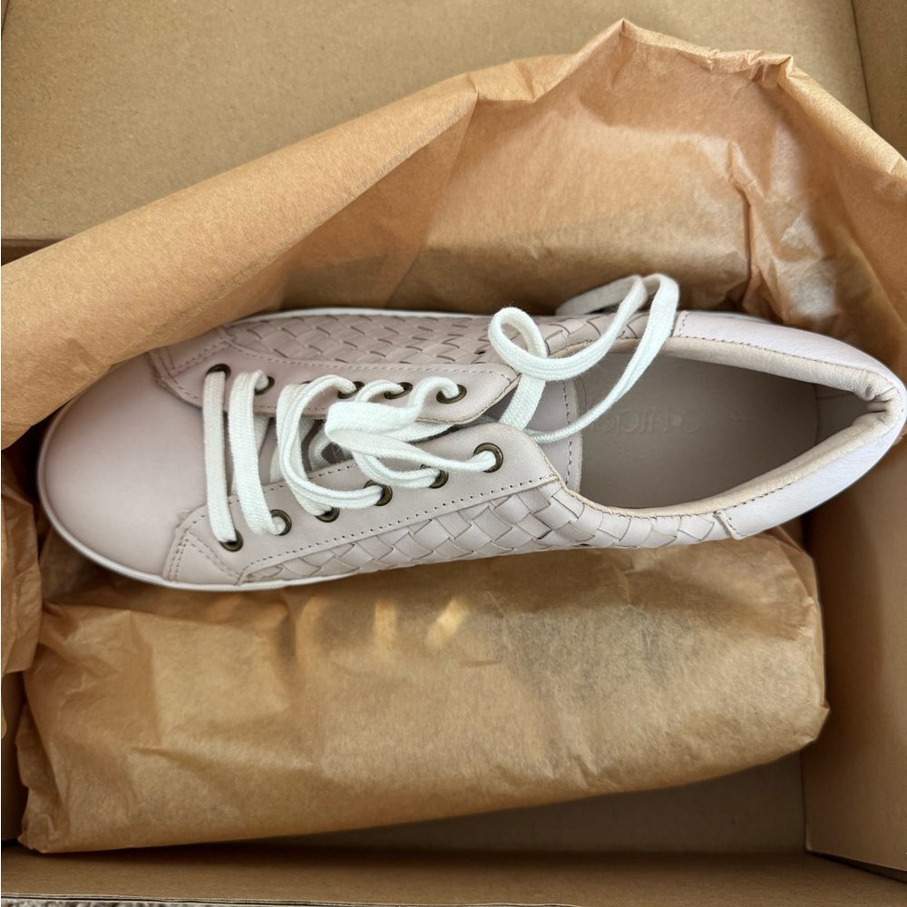Women's Cream Sneakers
